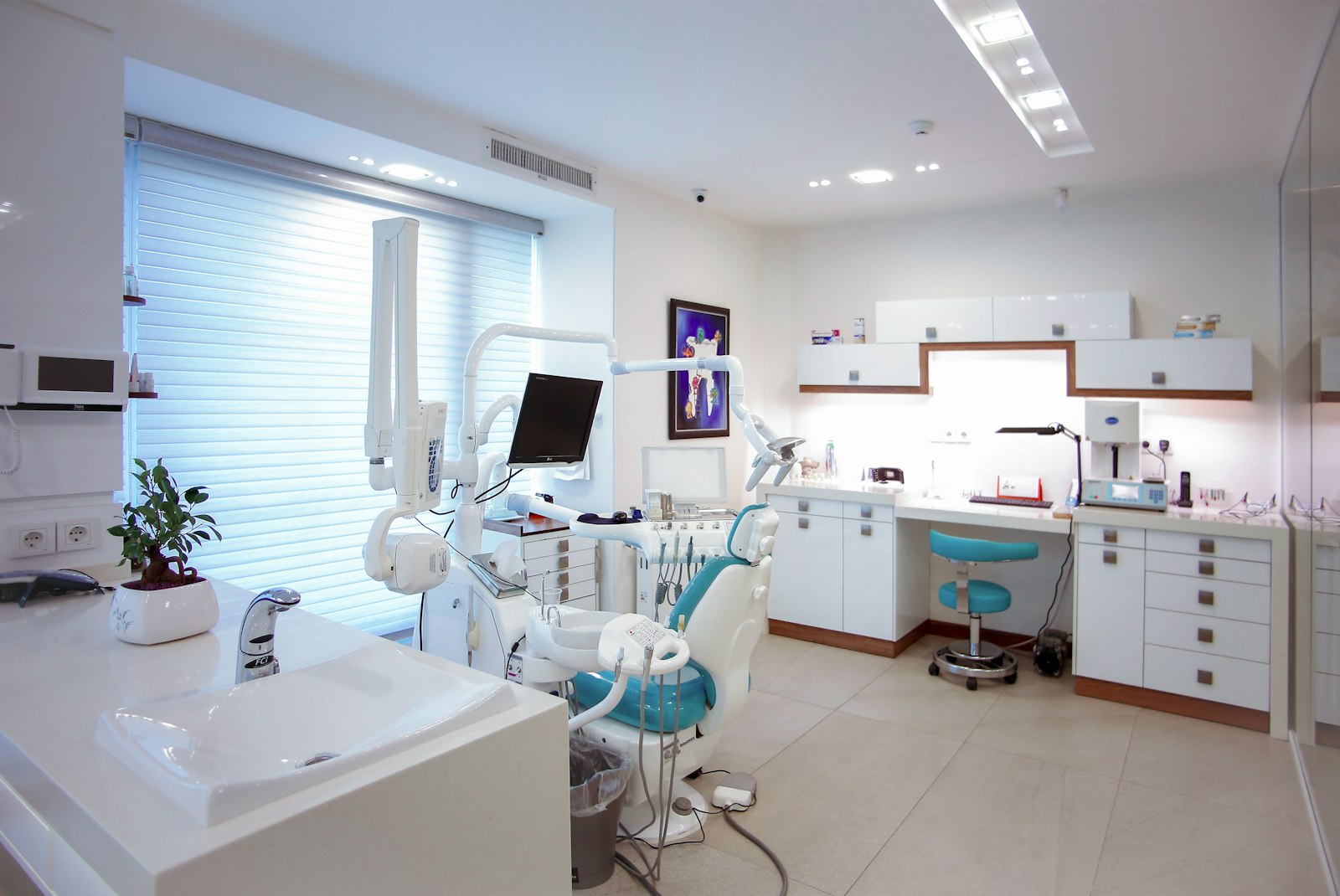 A bright, calm dental treatment room
